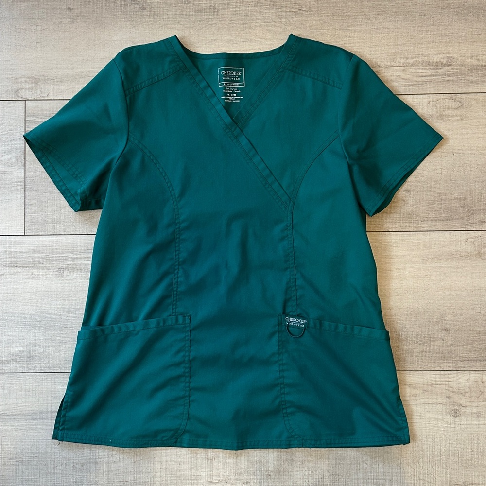 hunter green Cherokee women’s v neck scrub top, size medium